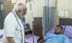 अहमदाबाद विमान हादसा: पीएम मोदी ने एकमात्र ज़िंदा बचे यात्री से की मुलाक़ात