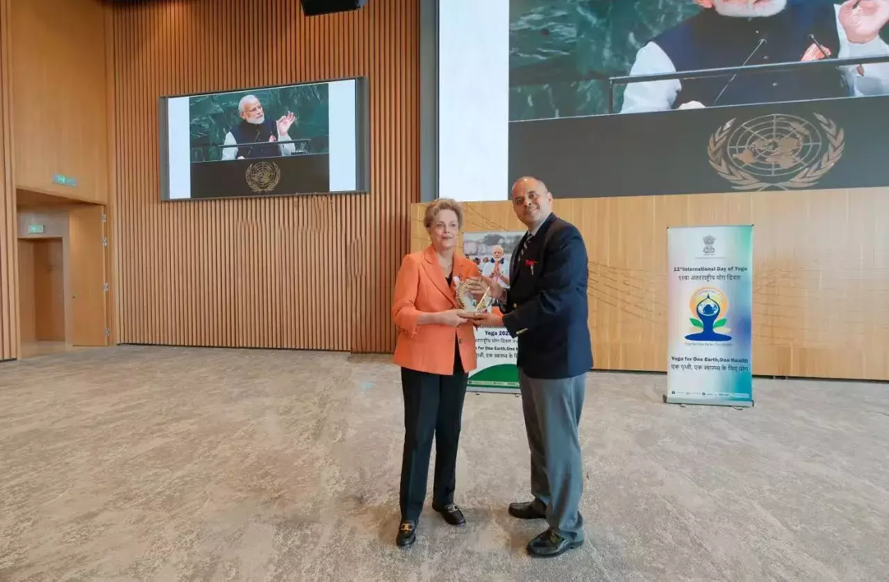 योग भारत की ओर से दुनिया के लिए एक महान उपहार: NDB अध्यक्ष योग भारत की ओर से दुनिया के लिए एक महान उपहार: NDB अध्यक्ष