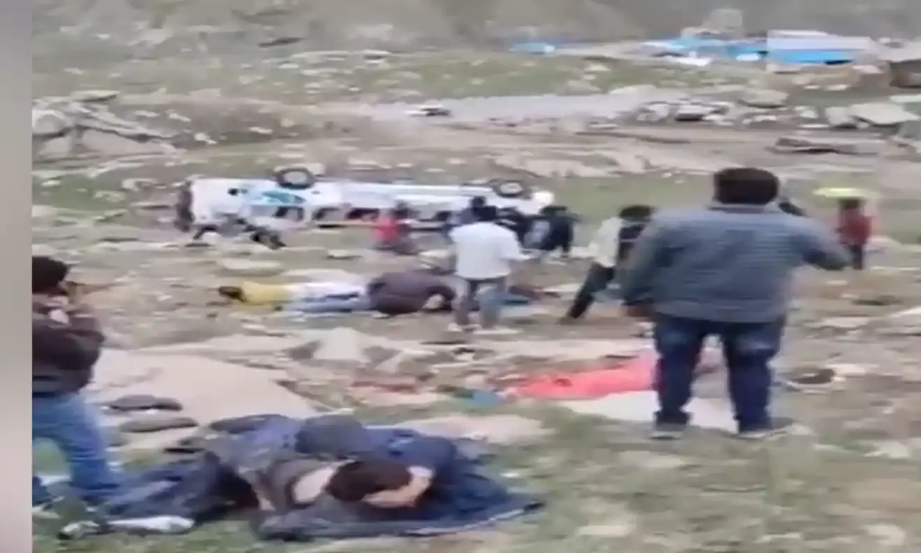 рдЧреНрд░рд╛рдореНрдлреВ рдореЗрдВ рдЯреЗрдореНрдкреЛ рдЯреНрд░реИрд╡рд▓рд░ рджреБрд░реНрдШрдЯрдирд╛рдЧреНрд░рд╕реНрдд, 21 рд▓реЛрдЧ рдлрдВрд╕реЗ рд╣реЛрдиреЗ рдХреА рдЖрд╢рдВрдХрд╛ рдЧреНрд░рд╛рдореНрдлреВ рдореЗрдВ рдЯреЗрдореНрдкреЛ рдЯреНрд░реИрд╡рд▓рд░ рджреБрд░реНрдШрдЯрдирд╛рдЧреНрд░рд╕реНрдд, 21 рд▓реЛрдЧ рдлрдВрд╕реЗ рд╣реЛрдиреЗ рдХреА рдЖрд╢рдВрдХрд╛