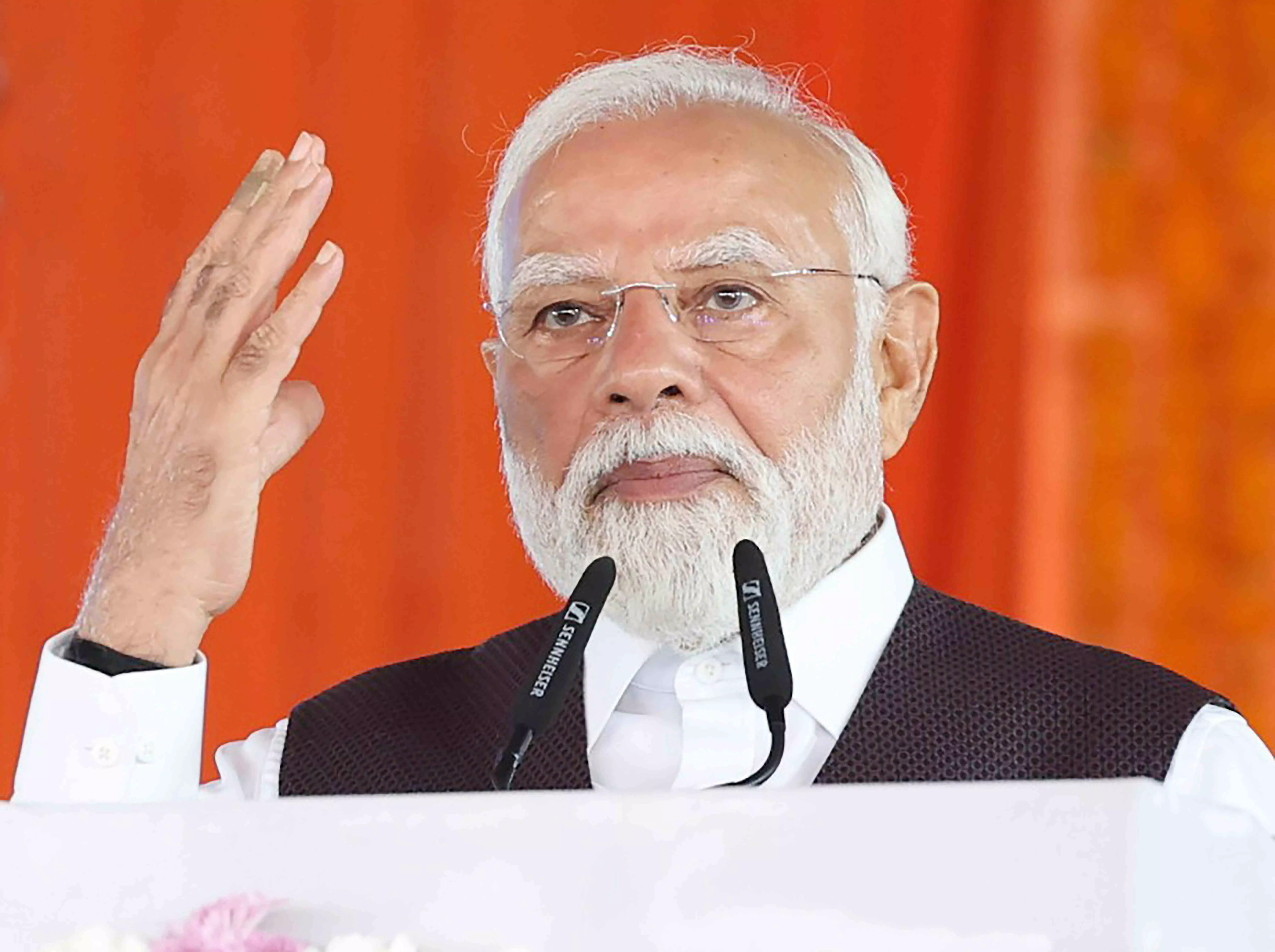 ट्रंप के आग्रह पर पीएम मोदी ने किया फोन, 35 मिनट तक हुई बात ट्रंप के आग्रह पर पीएम मोदी ने किया फोन, 35 मिनट तक हुई बात