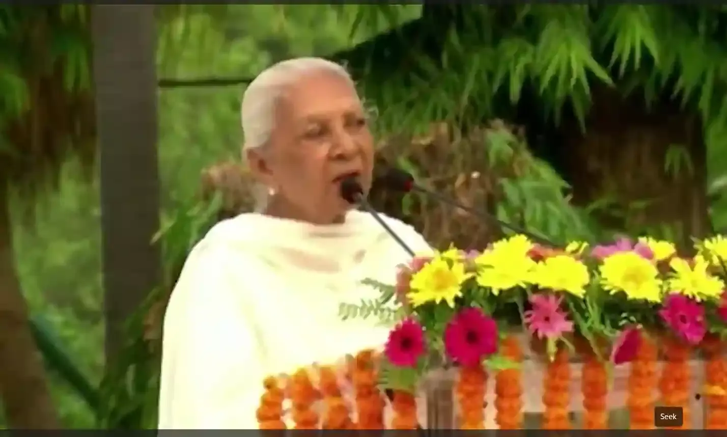 योग दिवस पर लखनऊ में राज्यपाल और उपमुख्यमंत्री ने किया योग, दी \एक पृथ्वी, एक स्वास्थ्य\ का संदेश