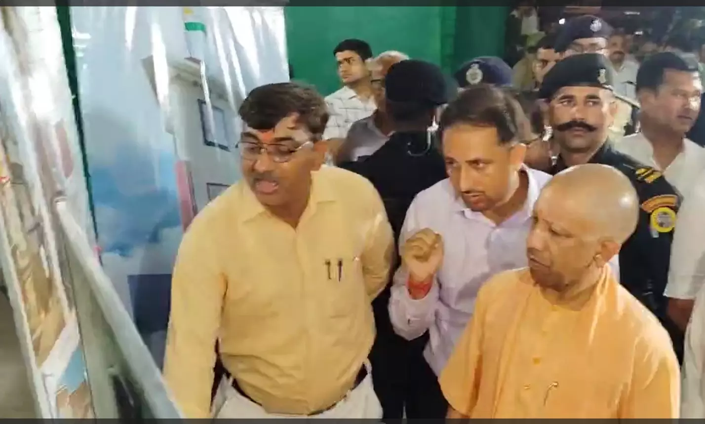 गोरखपुर में सीएम योगी ने विकास कार्यों का किया निरीक्षण गोरखपुर में सीएम योगी ने विकास कार्यों का किया निरीक्षण