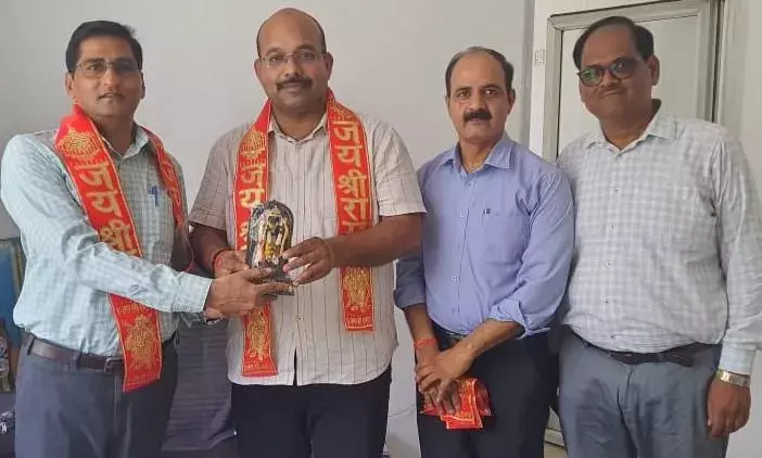 साइबर की दुनिया में सोच समझकर करें क्लिकः डॉ0 दिग्विजय साइबर की दुनिया में सोच समझकर करें क्लिकः डॉ0 दिग्विजय