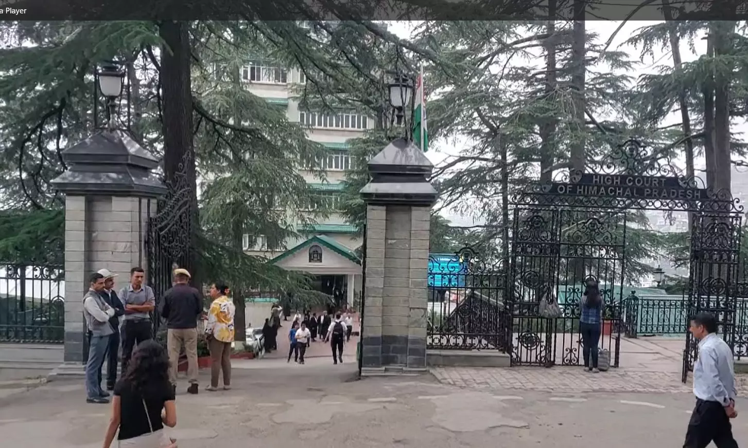 देश भर की अदालतों को बम से उड़ाने की धमकी, हिमाचल हाई कोर्ट में सर्च ऑपरेशन देश भर की अदालतों को बम से उड़ाने की धमकी, हिमाचल हाई कोर्ट में सर्च ऑपरेशन