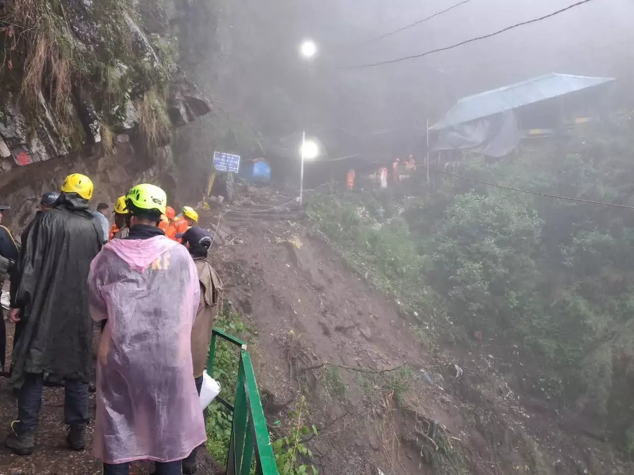 केदारनाथ यात्रा पर रोक, यमुनोत्री पैदल मार्ग तीसरे दिन भी बंद