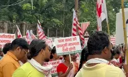 राज्य में पेसा कानून की मांग को लेकर आदिवासी रूढ़ि सुरक्षा संघ ने किया राजभवन मार्च