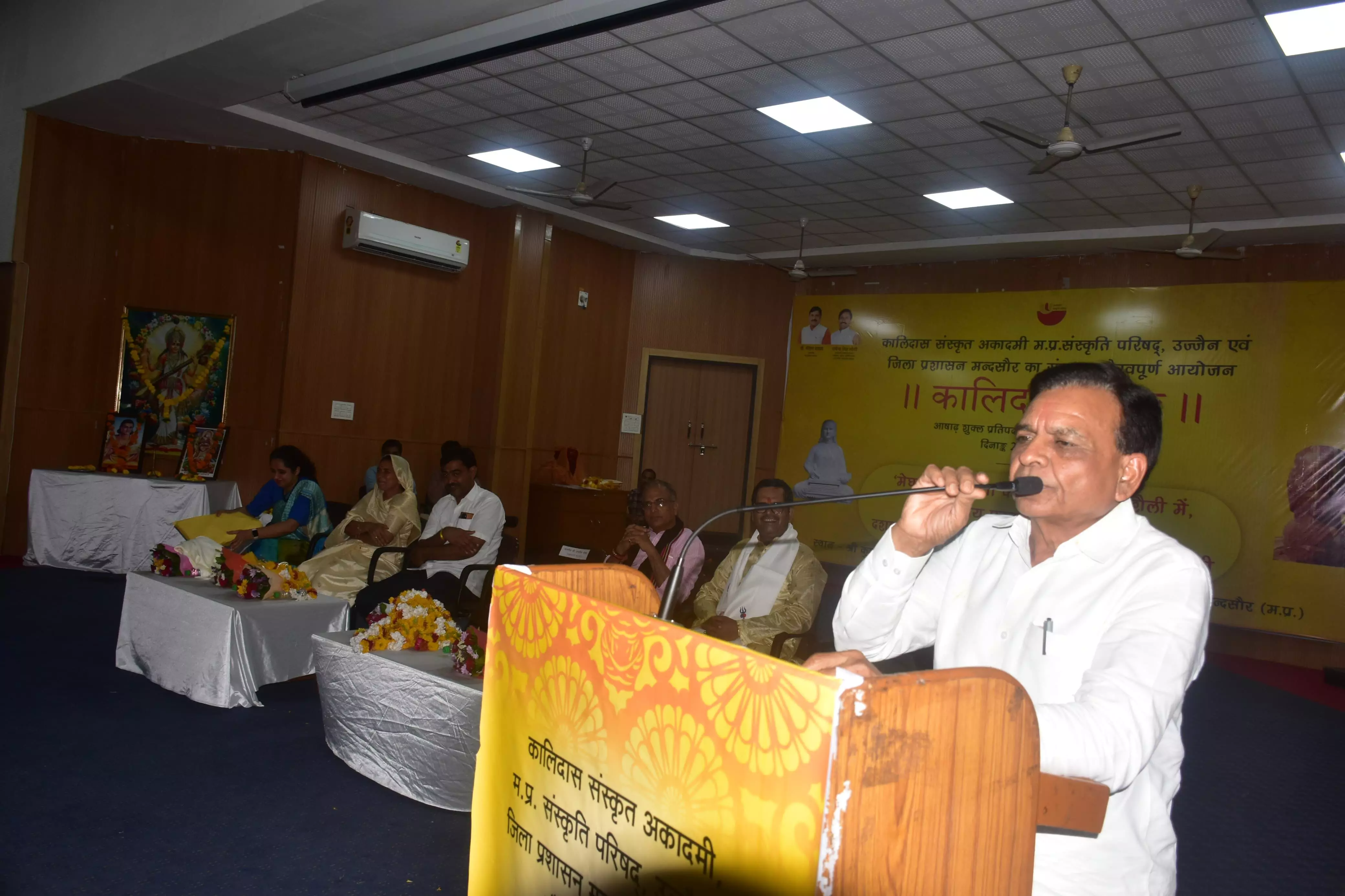 महाकवि कालिदास का मंदसौर एवं उज्जैन से गहरा एवं भावनात्मक संबंध रहा : उप मुख्यमंत्री जगदीश देवड़ा महाकवि कालिदास का मंदसौर एवं उज्जैन से गहरा एवं भावनात्मक संबंध रहा : उप मुख्यमंत्री जगदीश देवड़ा