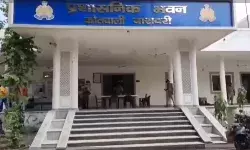 рдмрд░реЗрд▓реА рдореЗрдВ рдлрд░реНрдЬреА рдмреАрдПрд╕рдПрдирдПрд▓ рдЕрдзрд┐рдХрд╛рд░реА рдмрди рдардЧреА рдХрд░рдиреЗ рд╡рд╛рд▓реЗ рдЫрд╣ рдардЧ рдЧрд┐рд░рдлреНрддрд╛рд░, рдПрдХ рдлрд░рд╛рд░ рдмрд░реЗрд▓реА рдореЗрдВ рдлрд░реНрдЬреА рдмреАрдПрд╕рдПрдирдПрд▓ рдЕрдзрд┐рдХрд╛рд░реА рдмрди рдардЧреА рдХрд░рдиреЗ рд╡рд╛рд▓реЗ рдЫрд╣ рдардЧ рдЧрд┐рд░рдлреНрддрд╛рд░, рдПрдХ рдлрд░рд╛рд░