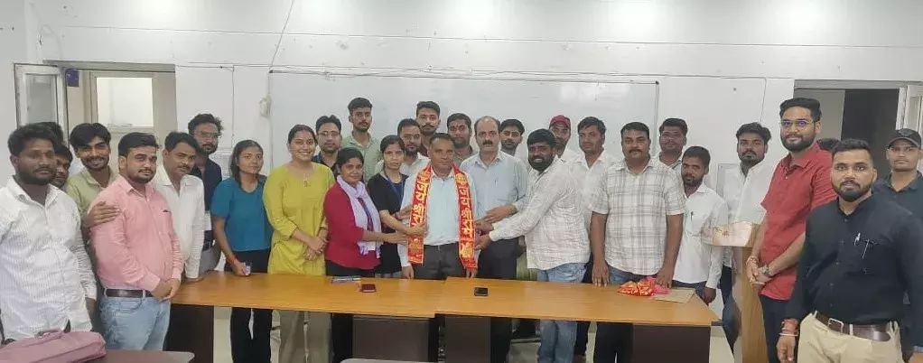 आर्टिफिशिल इंटेलिजेंस ने मीडिया के हर क्षेत्र में संभावनाओं के द्वार खोलेः डाॅ0 योगेन्द्र आर्टिफिशिल इंटेलिजेंस ने मीडिया के हर क्षेत्र में संभावनाओं के द्वार खोलेः डाॅ0 योगेन्द्र