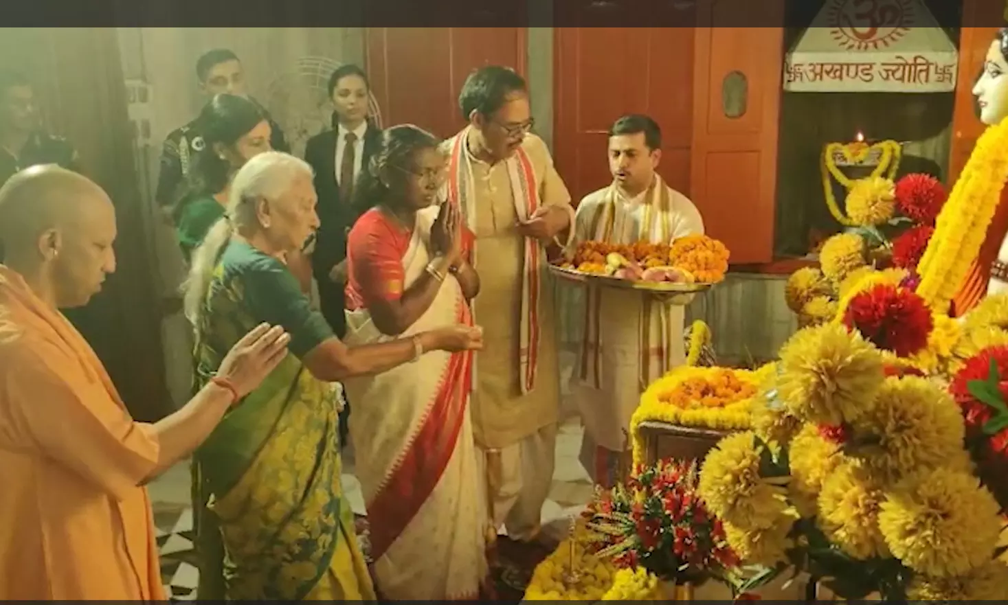 गोरखपुर में राष्ट्रपति एम्स के दीक्षांत समारोह में शामिल हुई