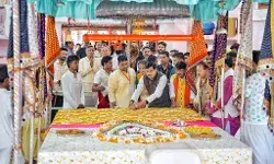 खंडवा- लाखों भक्तों की आस्था और श्रद्धा का प्रतीक है श्री धूनी वाले दादा का मंदिर : मुख्यमंत्री डॉ. यादव खंडवा- लाखों भक्तों की आस्था और श्रद्धा का प्रतीक है श्री धूनी वाले दादा का मंदिर : मुख्यमंत्री डॉ. यादव