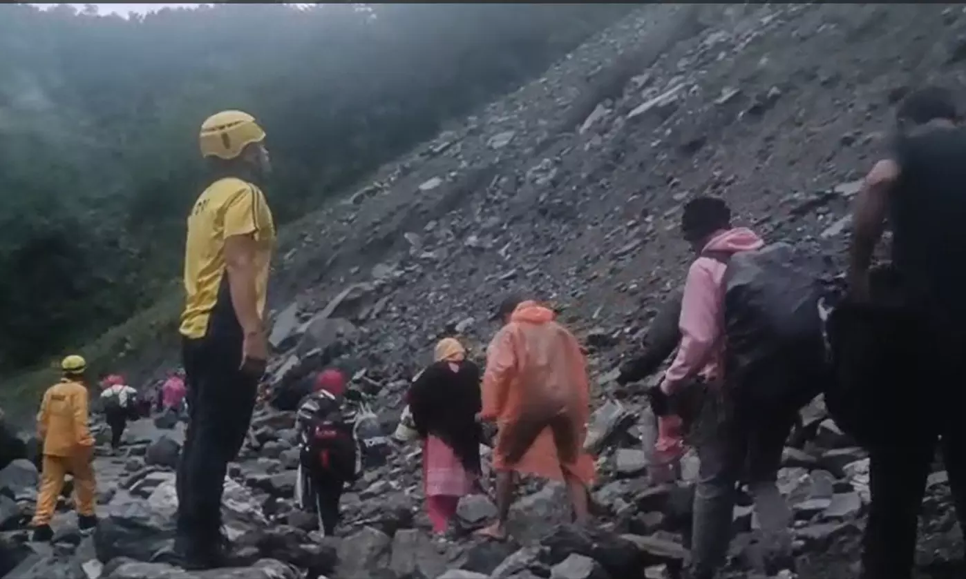 उत्तराखंड :केदारनाथ यात्रा अस्थायी रूप से स्थगित, भारी बारिश से मार्ग पूरी तरह बाधित