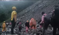 उत्तराखंड :केदारनाथ यात्रा अस्थायी रूप से स्थगित, भारी बारिश से मार्ग पूरी तरह बाधित उत्तराखंड :केदारनाथ यात्रा अस्थायी रूप से स्थगित, भारी बारिश से मार्ग पूरी तरह बाधित