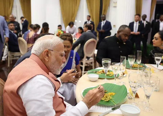 पीएम मोदी त्रिनिदाद-टोबैगो में रात्रिभोज में हुए शामिल पीएम मोदी त्रिनिदाद-टोबैगो में रात्रिभोज में हुए शामिल