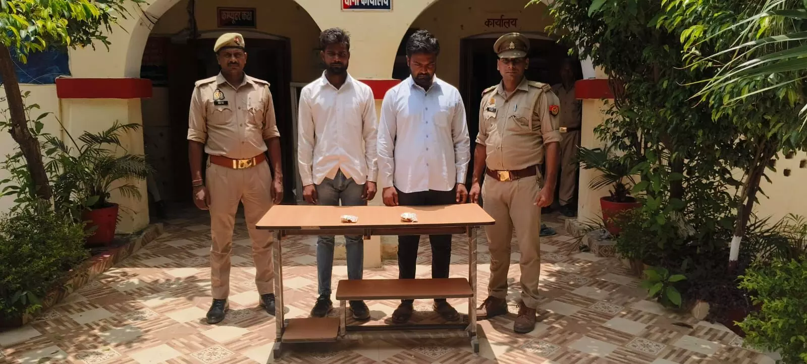 मादक पदार्थों के तस्कर गिरफ्तार 7 लाख से ऊपर की स्मैक बरामद मादक पदार्थों के तस्कर गिरफ्तार 7 लाख से ऊपर की स्मैक बरामद