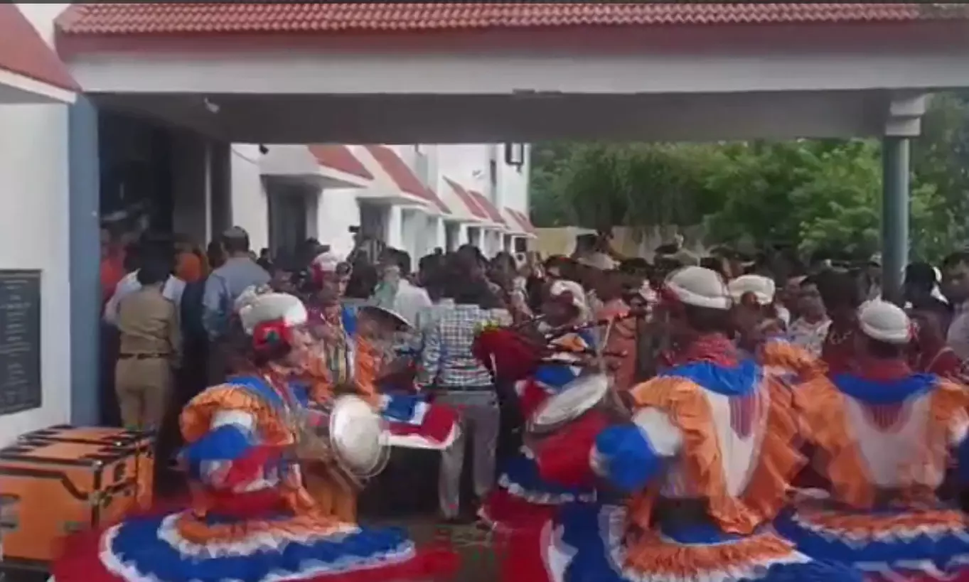 उत्तराखंड: टनकपुर पहुंचा कैलाश मानसरोवर यात्रियों का पहला दल, केएमवीएन में हुआ भव्य स्वागत उत्तराखंड: टनकपुर पहुंचा कैलाश मानसरोवर यात्रियों का पहला दल, केएमवीएन में हुआ भव्य स्वागत