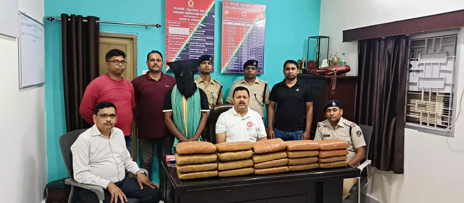 मादक पदार्थ के साथ रांची रेलवे स्टेशन से एक तस्कर गिरफ्तार मादक पदार्थ के साथ रांची रेलवे स्टेशन से एक तस्कर गिरफ्तार