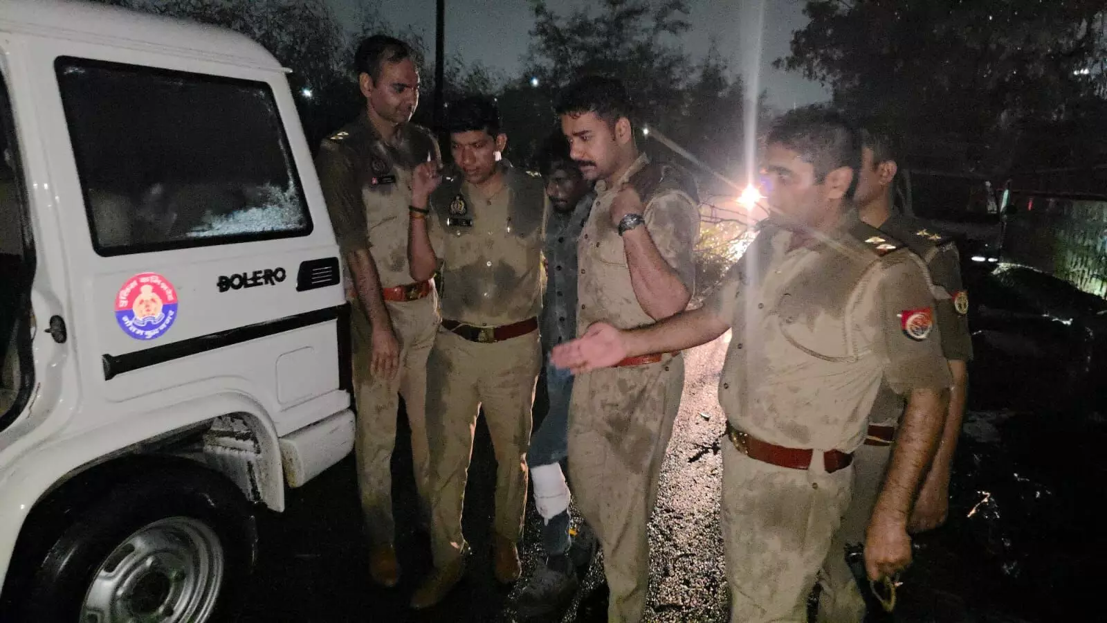 नोएडा में मेट्रो केबल चोरी गिरोह के साथ मुठभेड़, एक बदमाश घायल और चार गिरफ्तार नोएडा में मेट्रो केबल चोरी गिरोह के साथ मुठभेड़, एक बदमाश घायल और चार गिरफ्तार