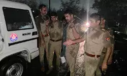 नोएडा में मेट्रो केबल चोरी गिरोह के साथ मुठभेड़, एक बदमाश घायल और चार गिरफ्तार नोएडा में मेट्रो केबल चोरी गिरोह के साथ मुठभेड़, एक बदमाश घायल और चार गिरफ्तार