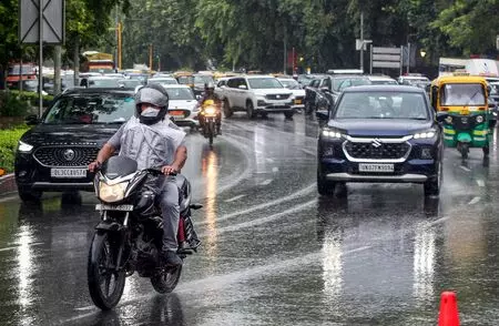 दिल्ली-NCR में हल्की बारिश की संभावना, कई राज्यों में भारी बारिश का अलर्ट दिल्ली-NCR में हल्की बारिश की संभावना, कई राज्यों में भारी बारिश का अलर्ट