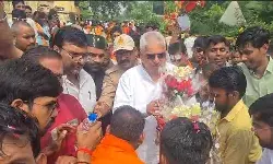 अमेठी से देवघर के लिए कांवड़ियों का पहला जत्था रवाना, मंत्री मयंकेश्वर शरण सिंह ने दिखाई हरी झंडी