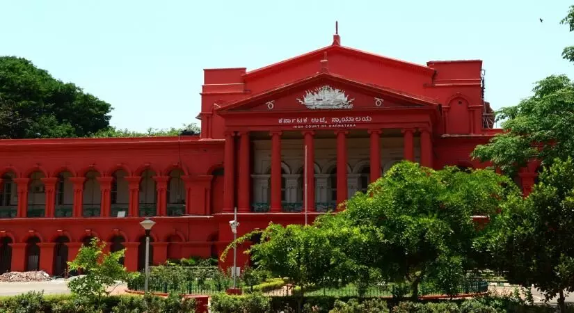चिन्नास्वामी स्टेडियम भगदड़ मामला: कर्नाटक HC ने राज्य सरकार को किया तलब चिन्नास्वामी स्टेडियम भगदड़ मामला: कर्नाटक HC ने राज्य सरकार को किया तलब