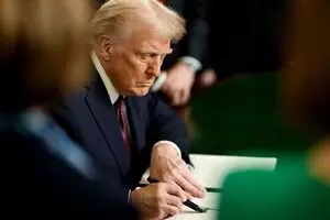 यूक्रेनी राष्ट्रपति को मॉस्को को निशाना नहीं बनाना चाहिए- ट्रंप यूक्रेनी राष्ट्रपति को मॉस्को को निशाना नहीं बनाना चाहिए- ट्रंप