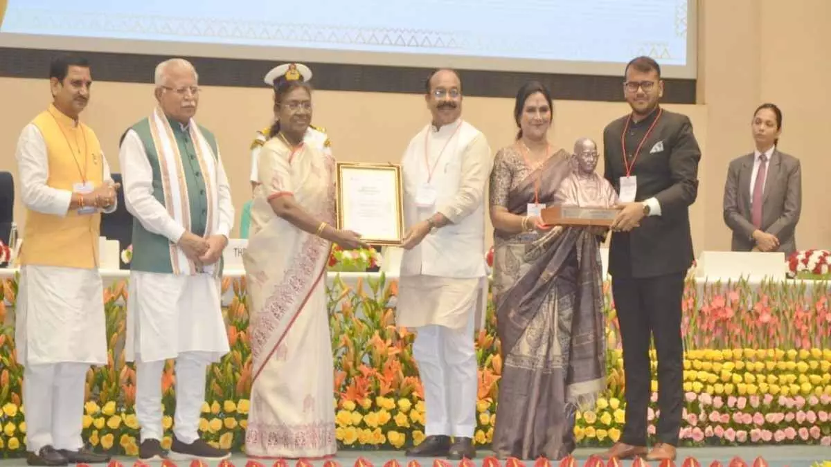 स्वच्छ सर्वेक्षण में अच्छा प्रदर्शन करने वाले राज्य के 7 नगरीय निकायों को राष्ट्रपति ने किया पुरस्कृत