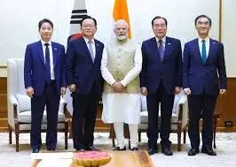 दक्षिण कोरिया के विशेष राजदूतों के एक प्रतिनिधिमंडल ने नई दिल्ली में प्रधानमंत्री नरेन्द्र मोदी से की भेंट दक्षिण कोरिया के विशेष राजदूतों के एक प्रतिनिधिमंडल ने नई दिल्ली में प्रधानमंत्री नरेन्द्र मोदी से की भेंट