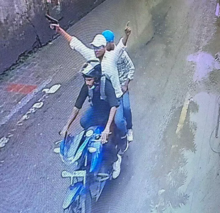 चंदन मिश्रा हत्याकांड का मुख्य आरोपी तौसिफ समेत चार आरोपी कोलकाता से गिरफ्तार चंदन मिश्रा हत्याकांड का मुख्य आरोपी तौसिफ समेत चार आरोपी कोलकाता से गिरफ्तार