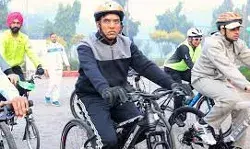 वाराणसी में फिट इंडिया संडे ऑन साइकिल अभियान में शामिल हुए केन्द्रीय मंत्री डॉ. मनसुख मांडविया