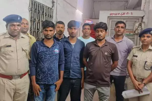 मानव तस्करों के आरोप में तीन युवक गिरफ्तार मानव तस्करों के आरोप में तीन युवक गिरफ्तार