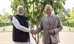 पीएम मोदी ने किंग चार्ल्स से मुलाकात कर भेंट किया पौधा