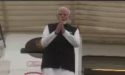 ब्रिटेन की ऐतिहासिक यात्रा के बाद पीएम मोदी मालदीव रवाना ब्रिटेन की ऐतिहासिक यात्रा के बाद पीएम मोदी मालदीव रवाना