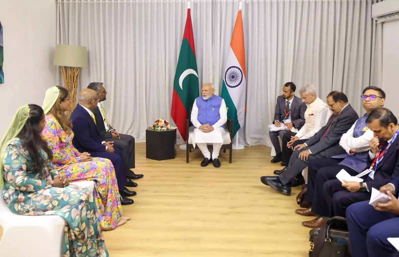 मालदीव: पीएम मोदी की राजनीतिक दलों के नेताओं से मुलाकात मालदीव: पीएम मोदी की राजनीतिक दलों के नेताओं से मुलाकात