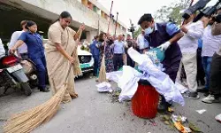 सीएम रेखा ने की दिल्ली को कूड़े से आजादी अभियान की शुरूआत सीएम रेखा ने की दिल्ली को कूड़े से आजादी अभियान की शुरूआत