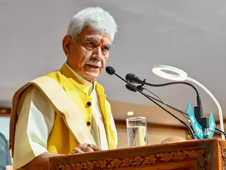 जम्मू-कश्मीर: LG मनोज सिन्हा आज आतंकवाद पीड़ित परिवारों को सौंपेंगे नियुक्ति पत्र जम्मू-कश्मीर: LG मनोज सिन्हा आज आतंकवाद पीड़ित परिवारों को सौंपेंगे नियुक्ति पत्र