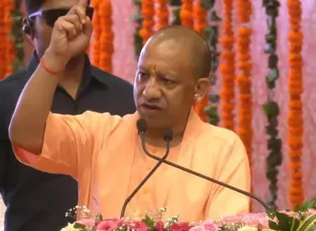 उत्तर प्रदेश: बाढ़ राहत कार्य, मैदान में उतरें सीएम योगी उत्तर प्रदेश: बाढ़ राहत कार्य, मैदान में उतरें सीएम योगी