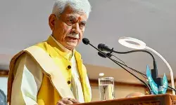 जम्मू-कश्मीर: LG मनोज सिन्हा आज आतंकवाद पीड़ित परिवारों को सौंपेंगे नियुक्ति पत्र जम्मू-कश्मीर: LG मनोज सिन्हा आज आतंकवाद पीड़ित परिवारों को सौंपेंगे नियुक्ति पत्र