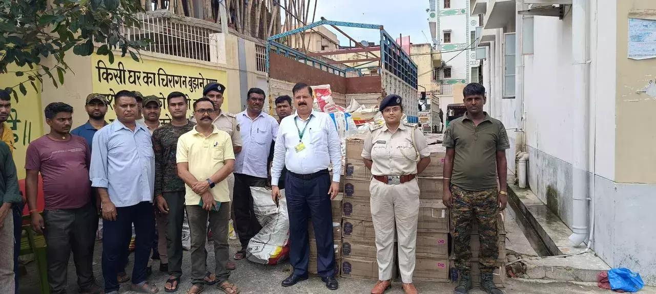 जहानाबाद:4979 लीटर विदेशी शराब से भरा ट्रक जब्त, चालक फरार जहानाबाद:4979 लीटर विदेशी शराब से भरा ट्रक जब्त, चालक फरार