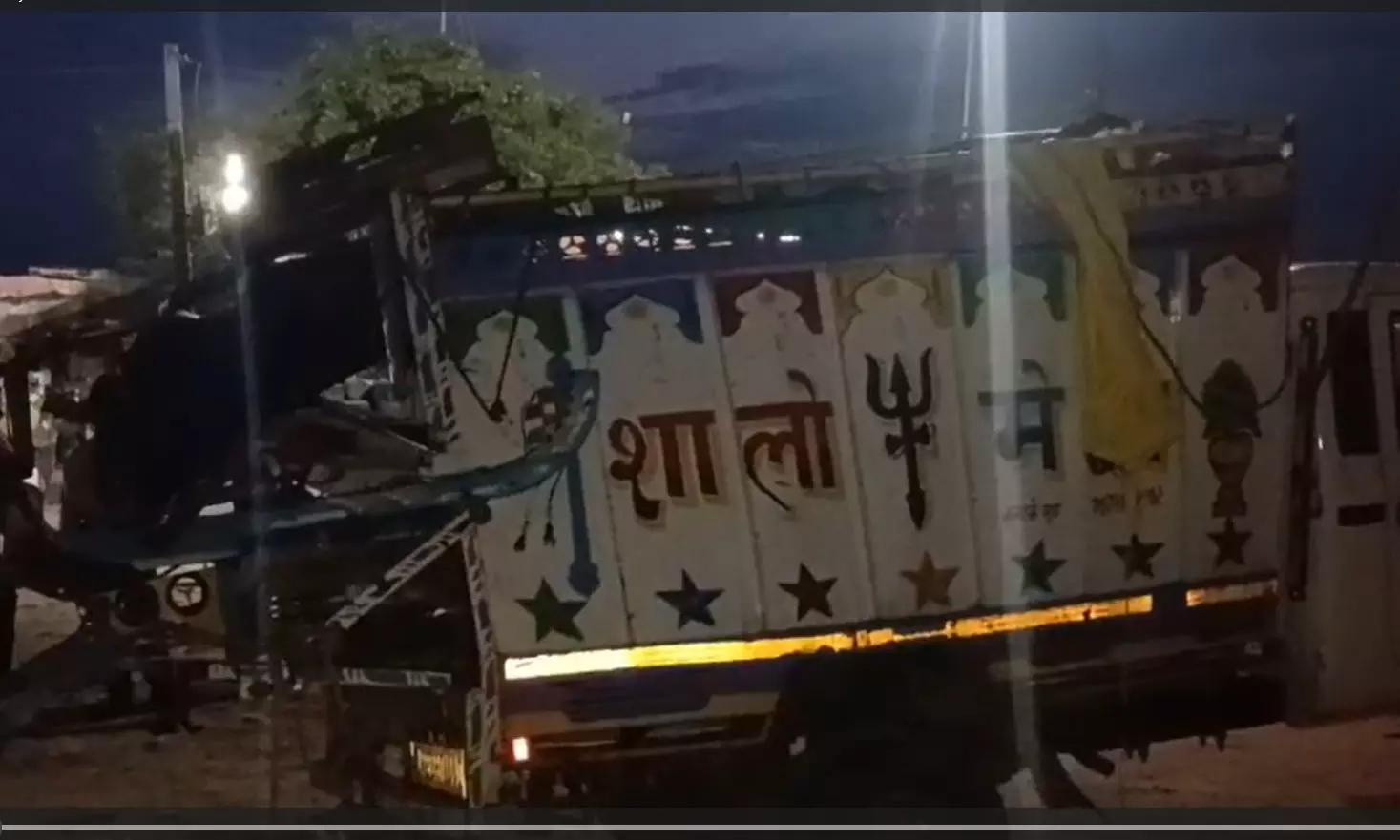 राजस्थान: ट्रक से टकराई श्रद्धालुओं की गाड़ी, 10 लोगों की मौत