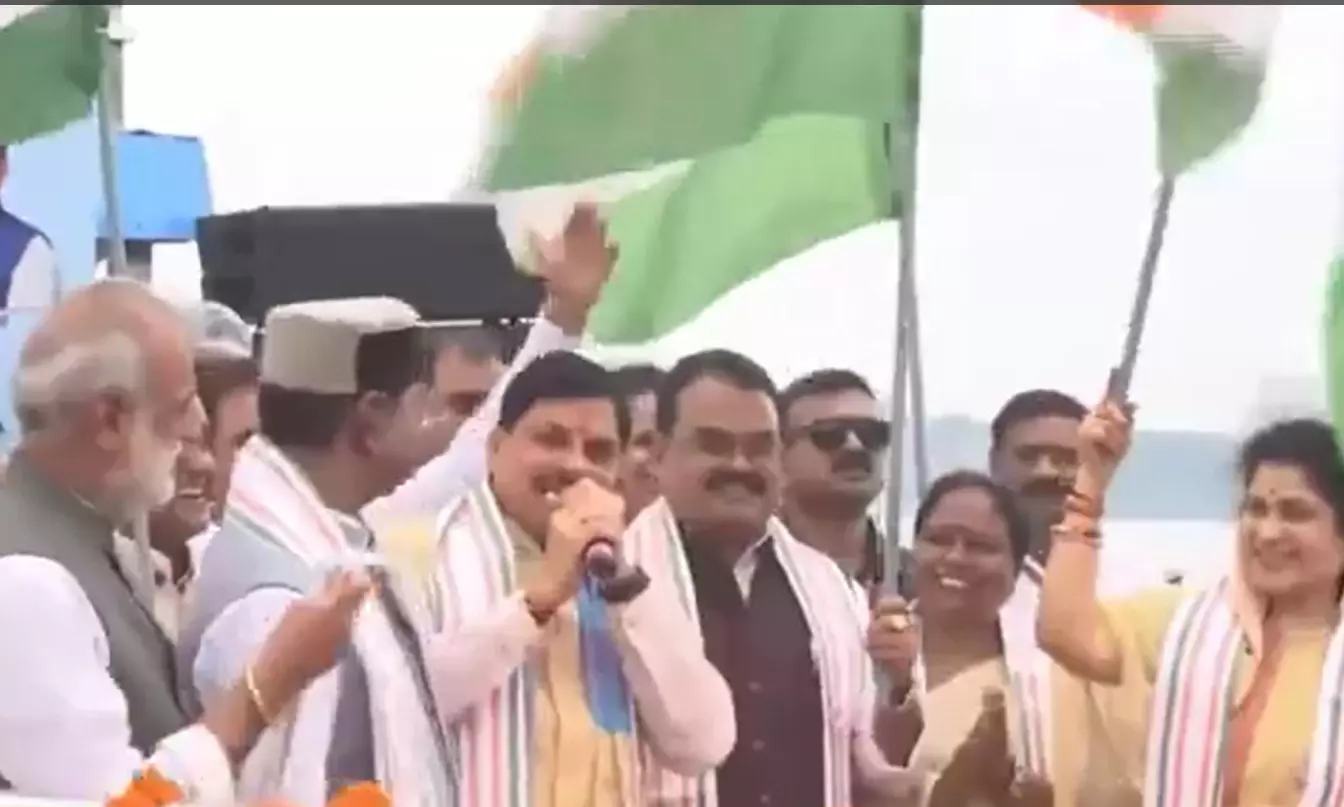 भोपाल- मुख्यमंत्री डॉ. मोहन यादव ने बोट क्लब में गाया देश भक्ति गीत