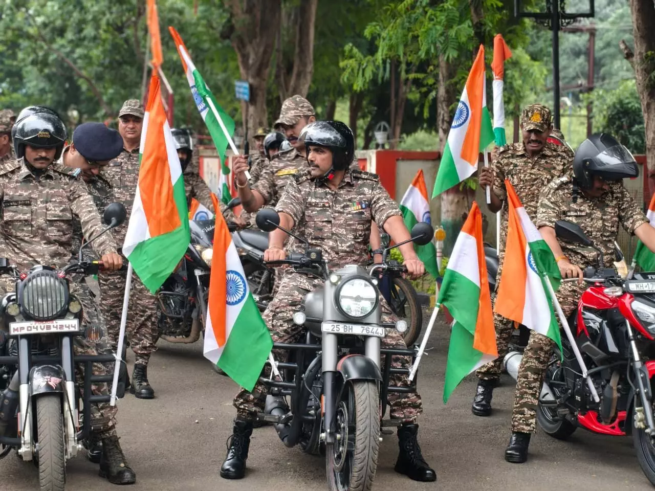 बालाघाट- सीआरपीएफ-123 वीं बटालियन द्वारा निकाली गई तिरंगा रैली