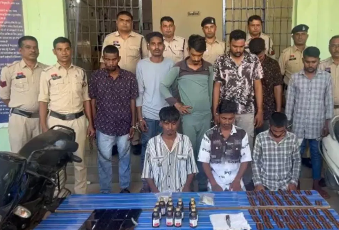 महासमुंद में नशीली दवाई और टैबलेट के साथ 9 लोग गिरफ्तार