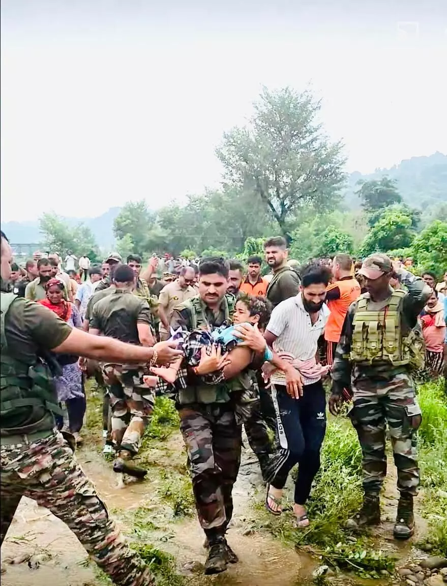 कठुआ में राहत बचाव जारी, अब तक 7 लोगों की मौत कठुआ में राहत बचाव जारी, अब तक 7 लोगों की मौत