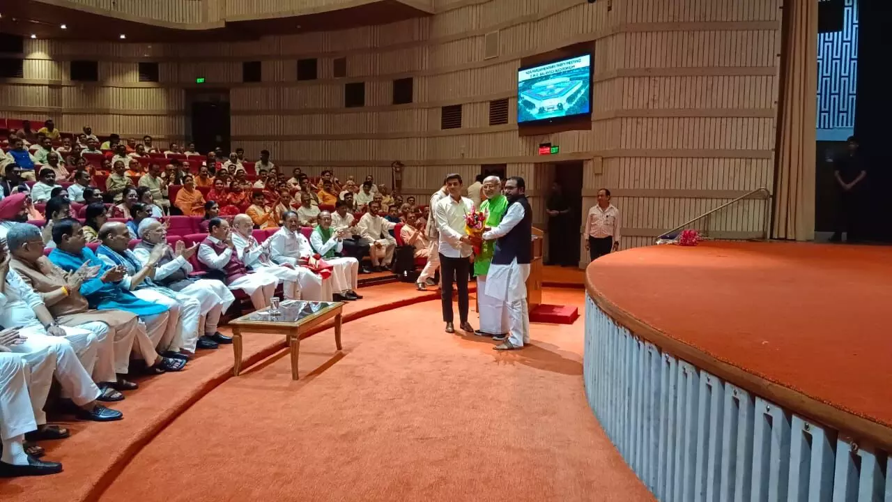 पीएम ने किया उपराष्ट्रपति उम्मीदवार सीपी राधाकृष्णन का स्वागत