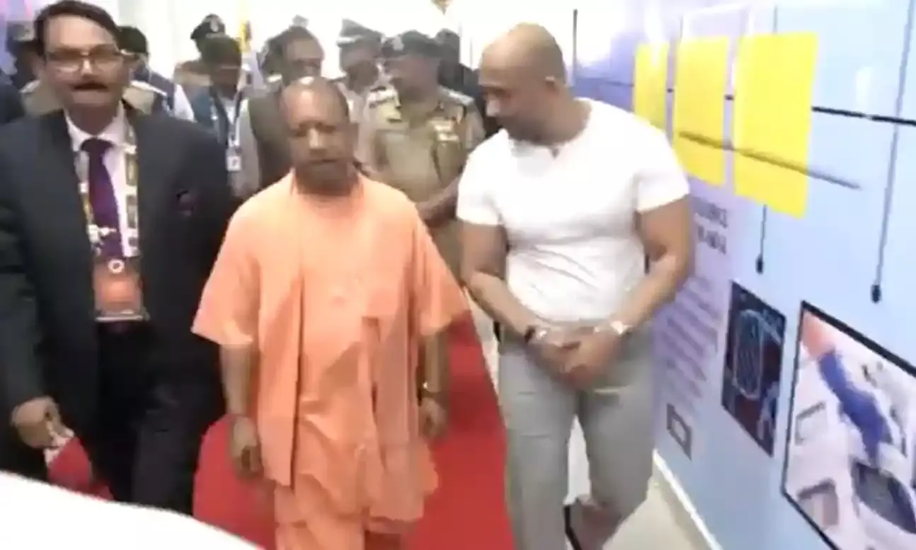 सीएम योगी ने इंटरनेशनल साइबर समिट का उद्घाटन किया, प्रदेश को मिली 75 मोबाइल फॉरेंसिक वैन की सौगात