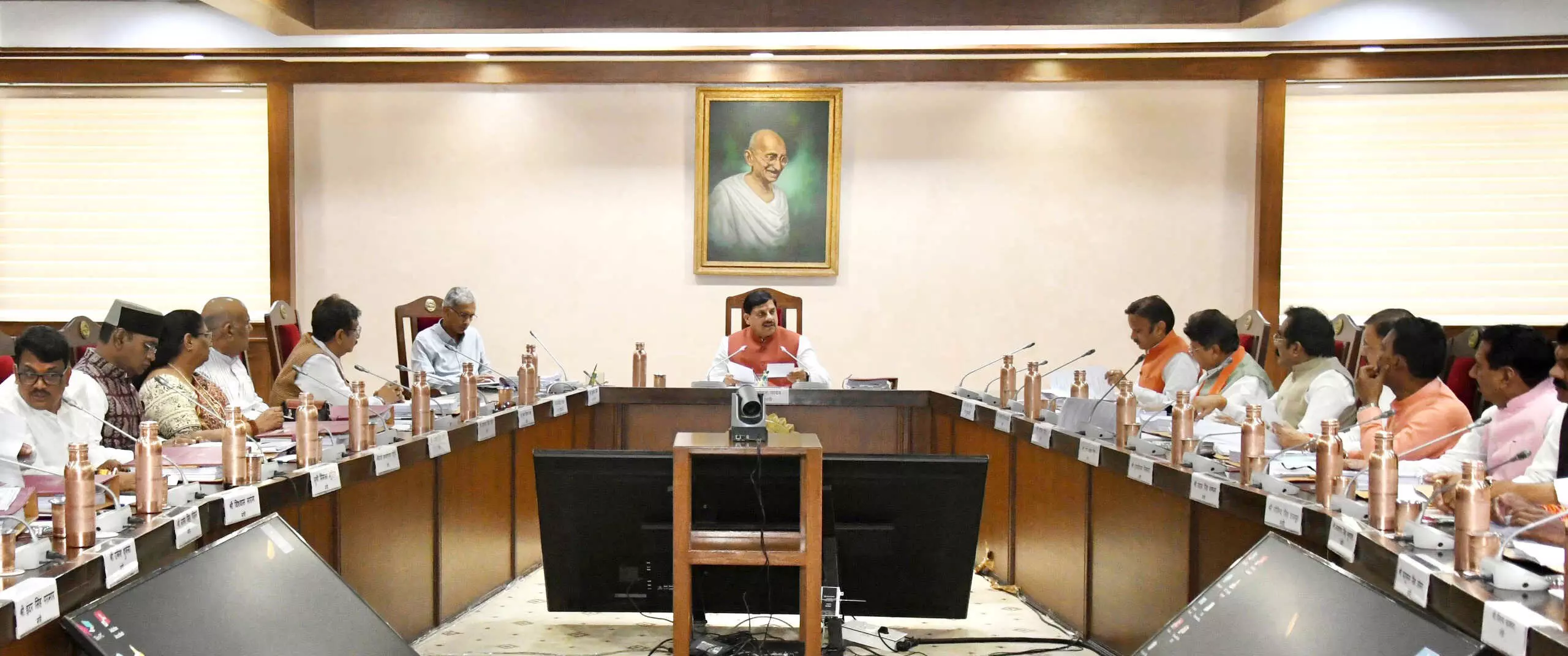 भोपाल - आगामी डेढ़ माह में 5.60 लाख मेट्रिक टन यूरिया प्राप्त होने की संभावना : मुख्यमंत्री डॉ. मोहन यादव