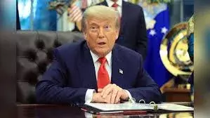 डोनाल्ड ट्रम्प ने फेडरल रिजर्व पर बढ़ाया दबाव डोनाल्ड ट्रम्प ने फेडरल रिजर्व पर बढ़ाया दबाव