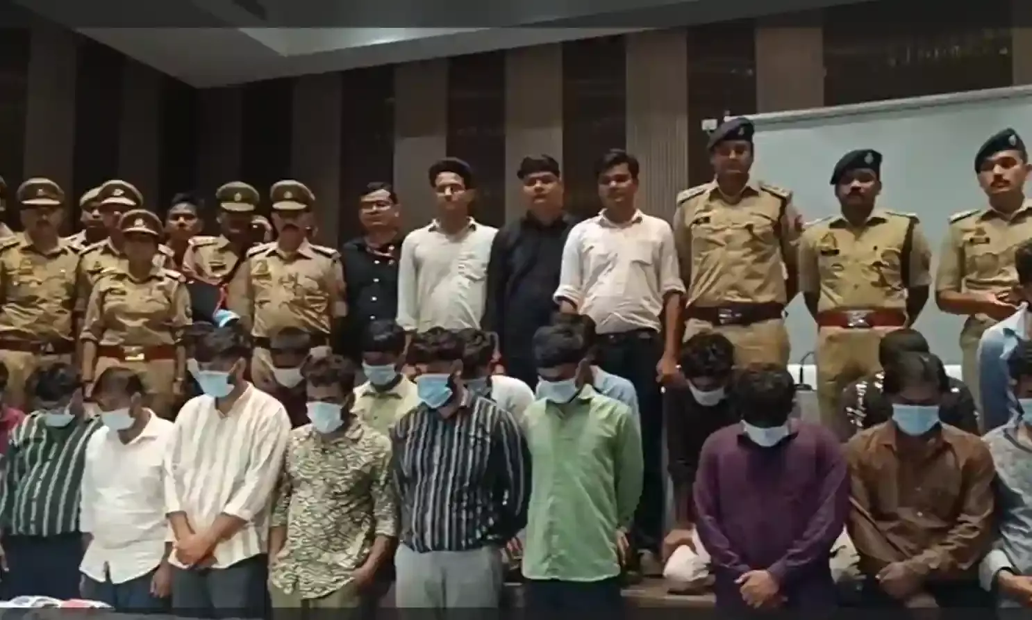 рд╡рд╛рд░рд╛рдгрд╕реА рдореЗрдВ рдлрд░реНрдЬреА рдХреЙрд▓ рд╕реЗрдВрдЯрд░ рдЧрд┐рд░реЛрд╣ рдХреЗ 29 рд╕рд╛рдЗрдмрд░ рдардЧ рдЧрд┐рд░рдлреНрддрд╛рд░, рд╕рдЦреНрдд рдХрд╛рд░реНрд░рд╡рд╛рдИ рдЬрд╛рд░реА рд╡рд╛рд░рд╛рдгрд╕реА рдореЗрдВ рдлрд░реНрдЬреА рдХреЙрд▓ рд╕реЗрдВрдЯрд░ рдЧрд┐рд░реЛрд╣ рдХреЗ 29 рд╕рд╛рдЗрдмрд░ рдардЧ рдЧрд┐рд░рдлреНрддрд╛рд░, рд╕рдЦреНрдд рдХрд╛рд░реНрд░рд╡рд╛рдИ рдЬрд╛рд░реА